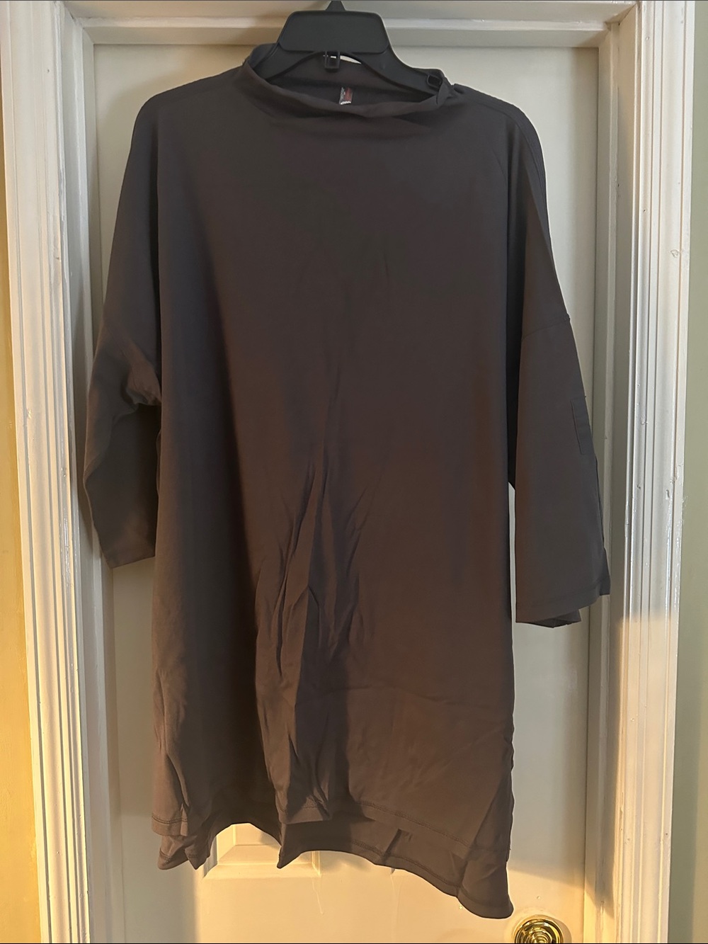 Relaxed Fit Womenโs Top in Charcoal